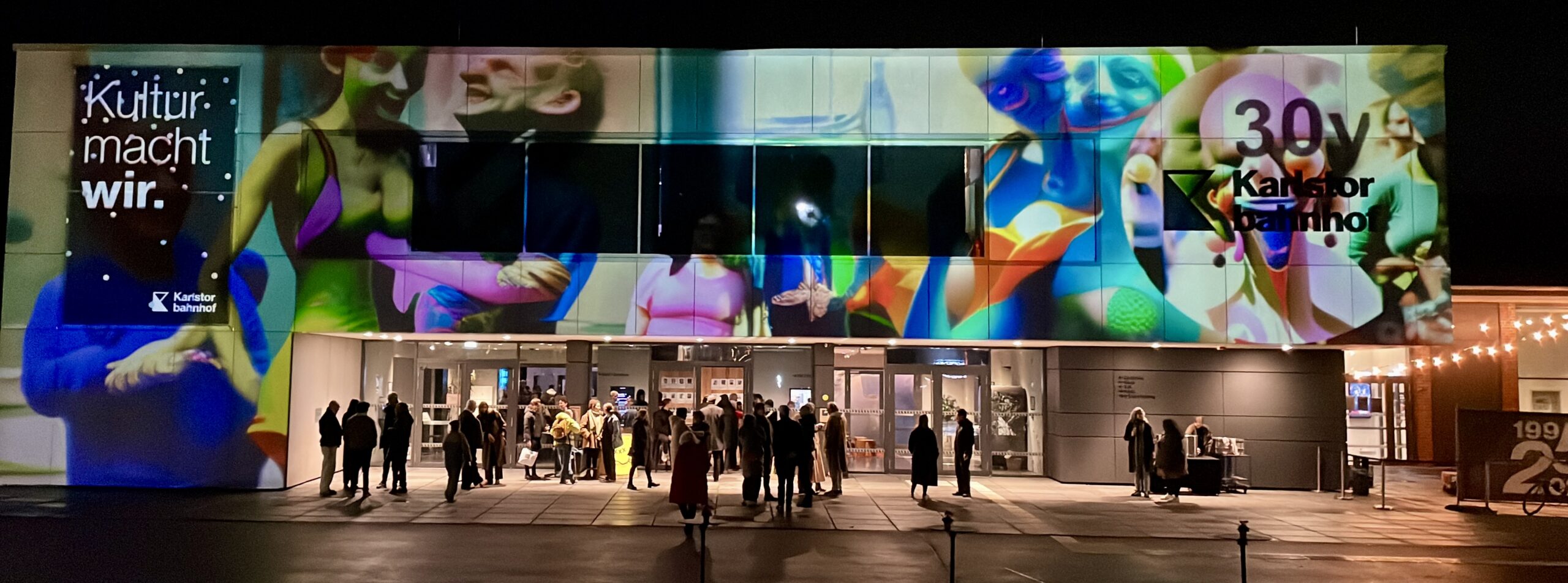 Les Taxi pour les Galaxies: Videomapping | 30 Jahre Karlstorbahnhof